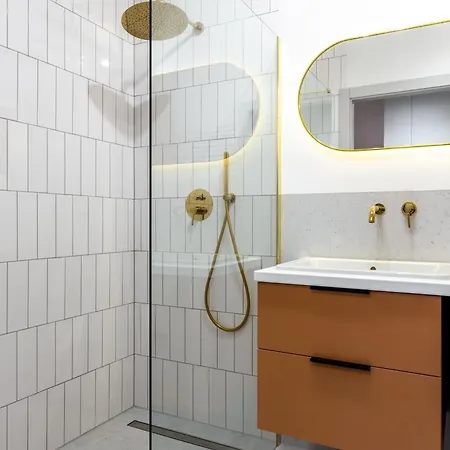 Modern Apartment *